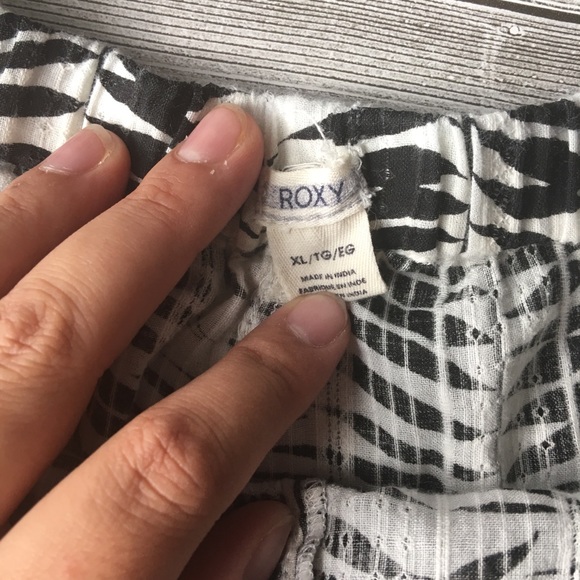 Roxy shorts - Picture 2 of 4